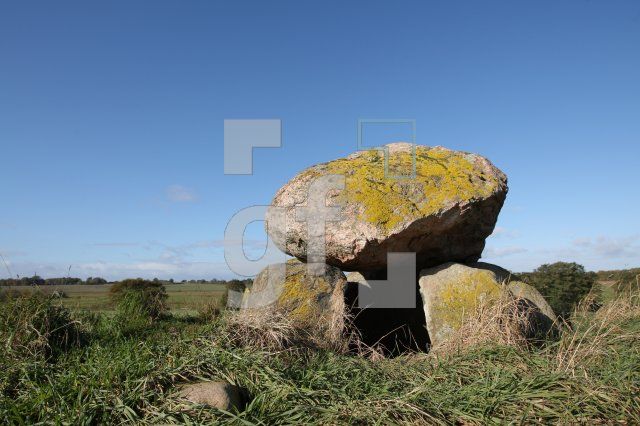 LL25_Megalith01_0192.JPG