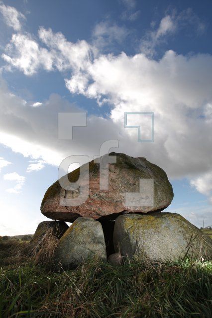 LL25_Megalith42_0108.JPG