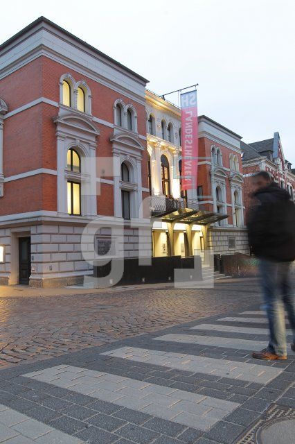 NE12_Theater01_0195.JPG