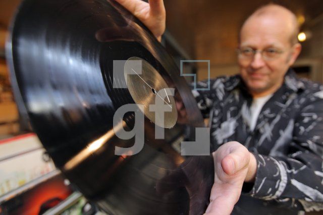 OL16_Vinyl06_0172.JPG