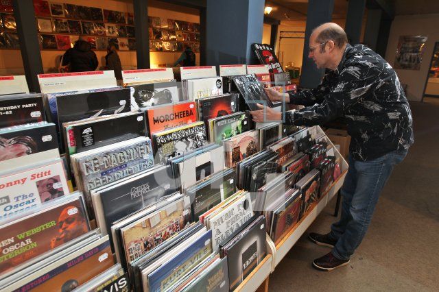 OL16_Vinyl07_0150.JPG