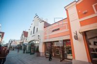 NM19_Outlet01_0718.jpg